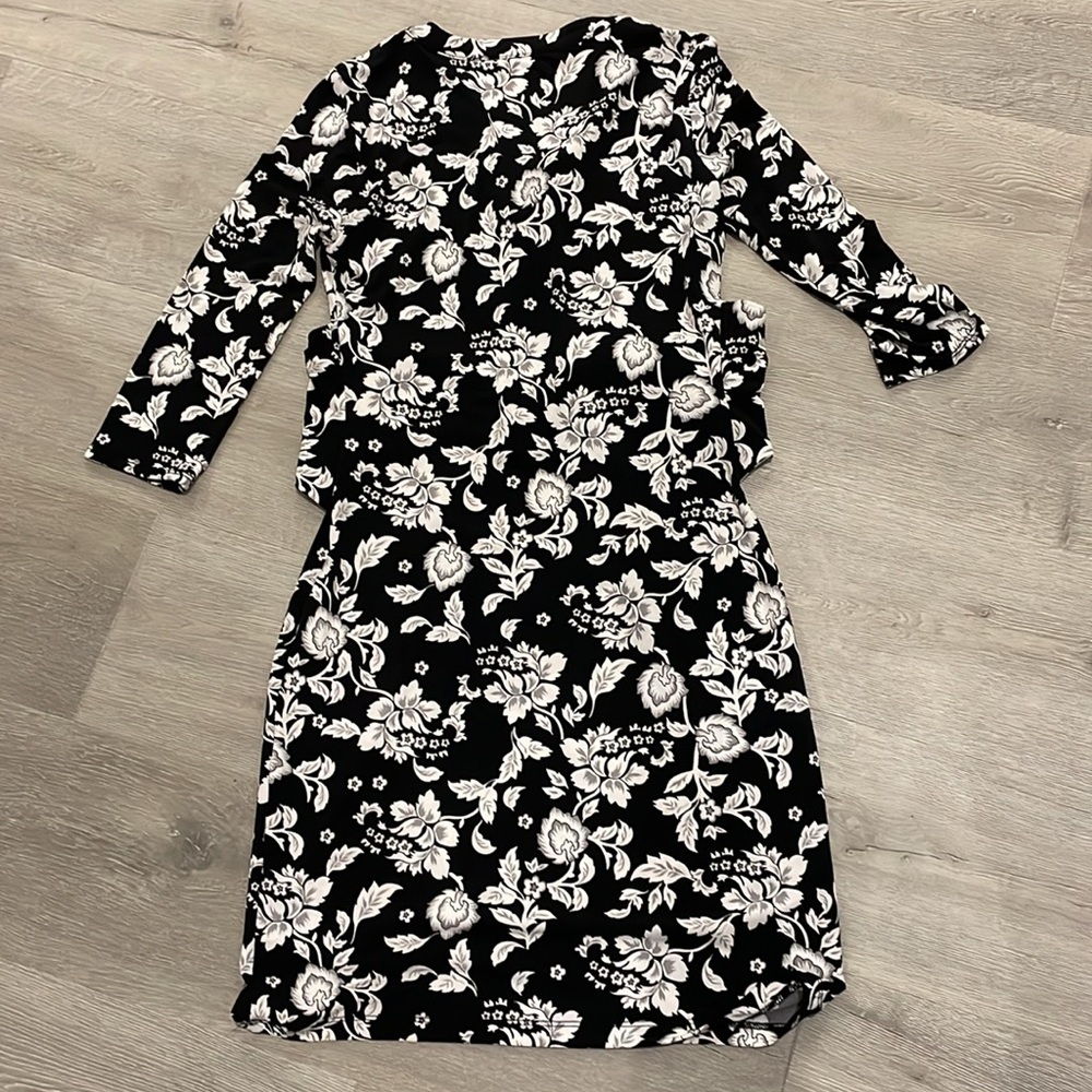 White House Black Market Floral Dress - Picture 5 of 5